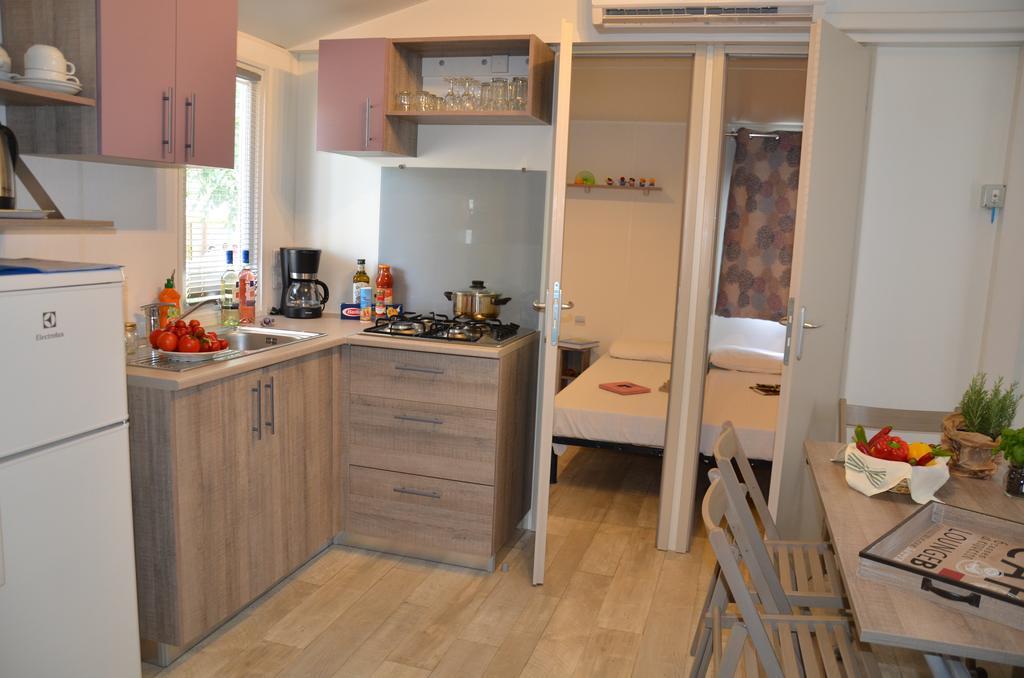 Happy Camp Mobile Homes In Domaine La Yole Camping Lodge Валра-Плаж Стая снимка