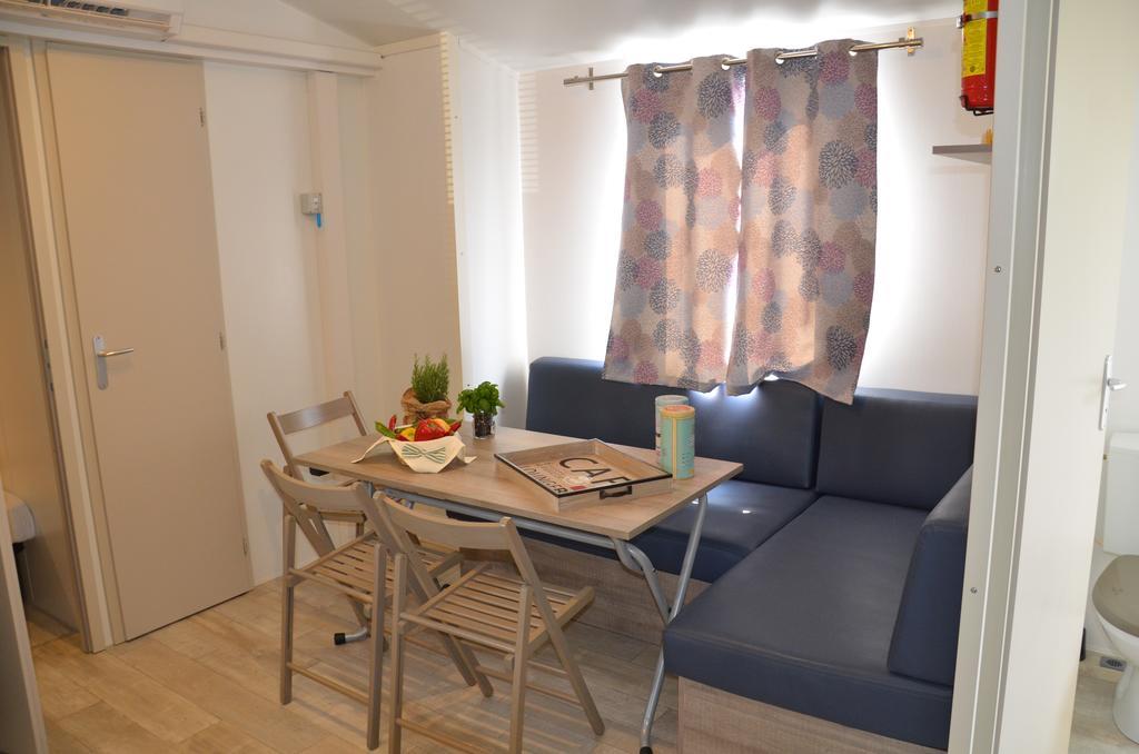 Happy Camp Mobile Homes In Domaine La Yole Camping Lodge Валра-Плаж Стая снимка